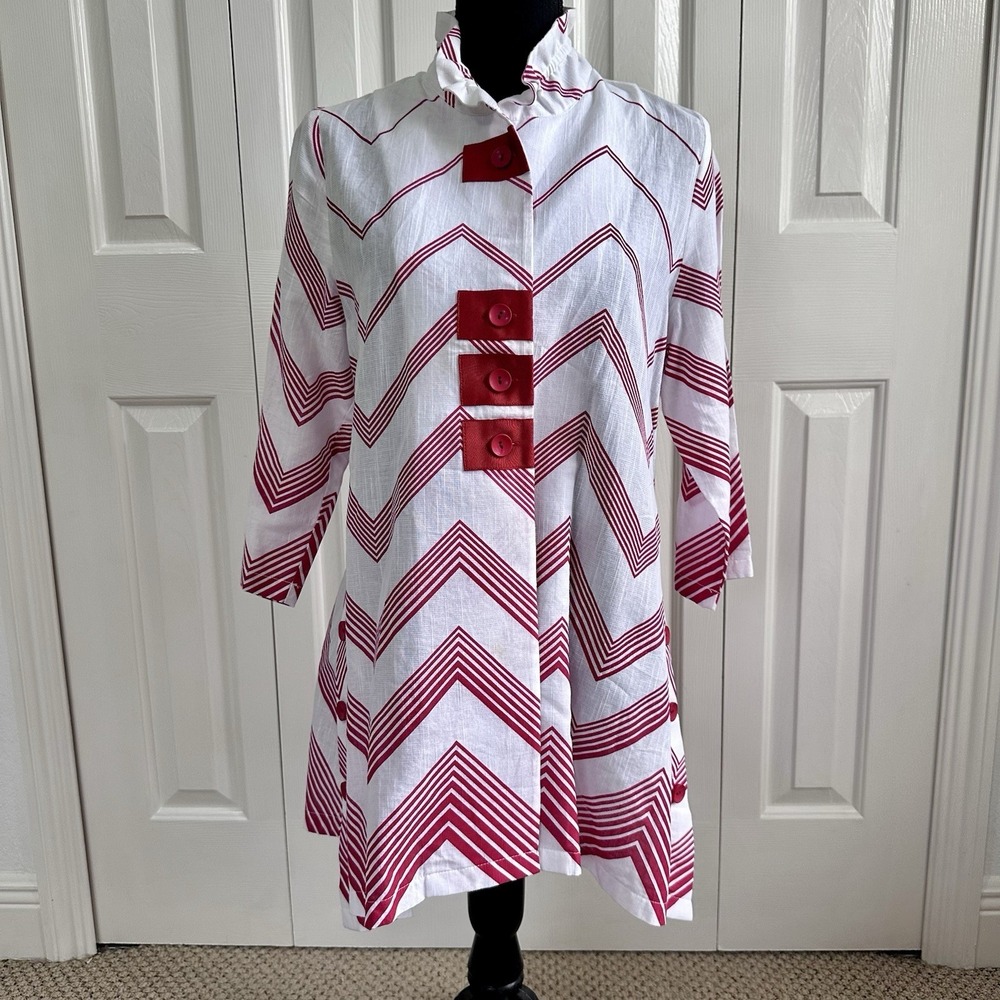Terra SJ Apparel Cotton Button Up Small Asymmetrical Chevron Design Red White